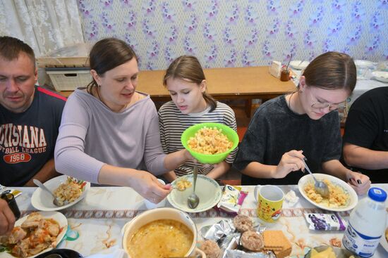 Пункт временного размещения на базе мужского монастыря Курской Коренной пустыни