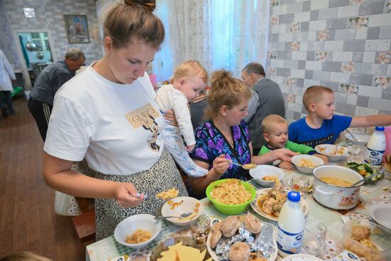 Пункт временного размещения на базе мужского монастыря Курской Коренной пустыни