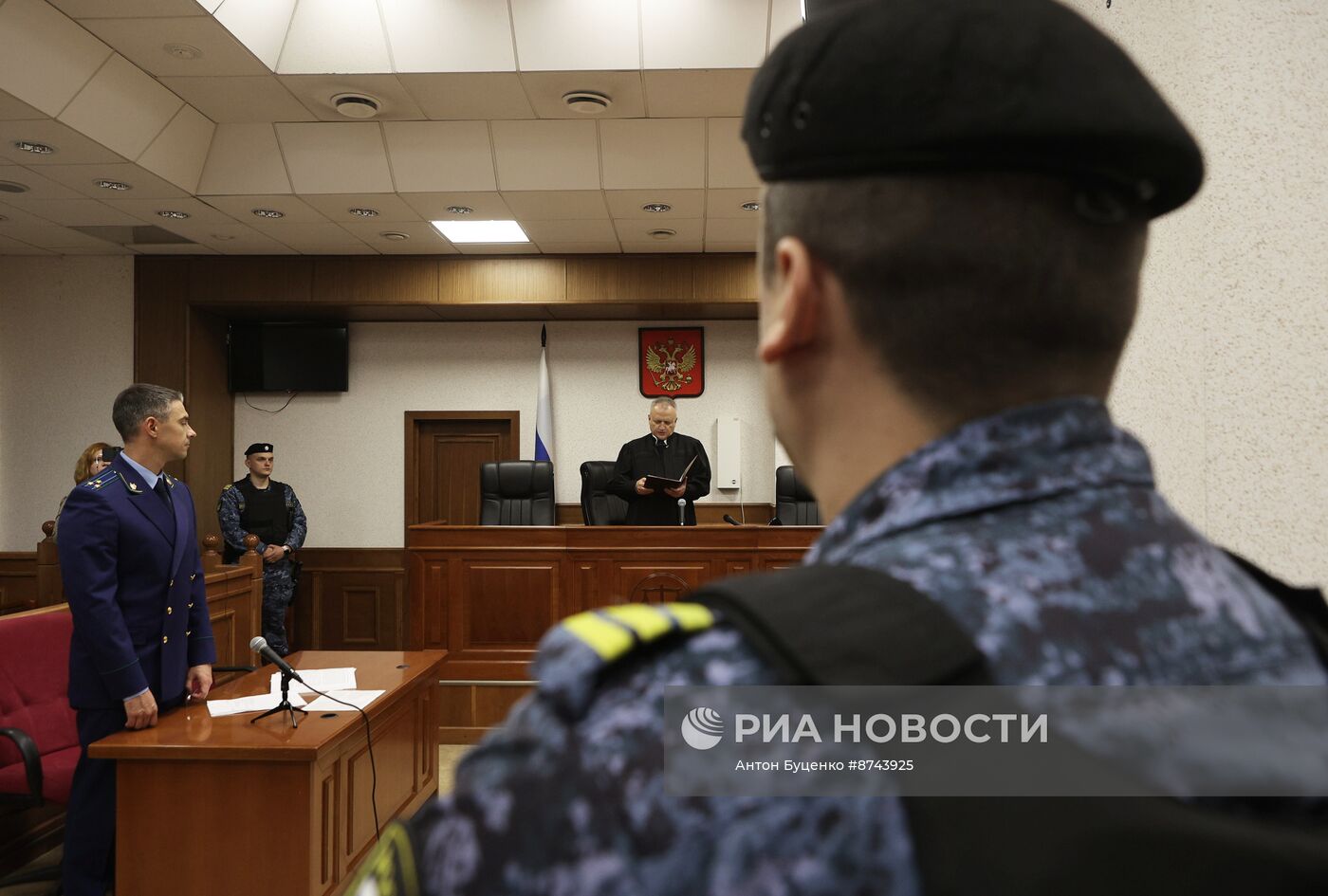 Оглашение приговора гражданке США и РФ К. Карелиной по делу о госизмене