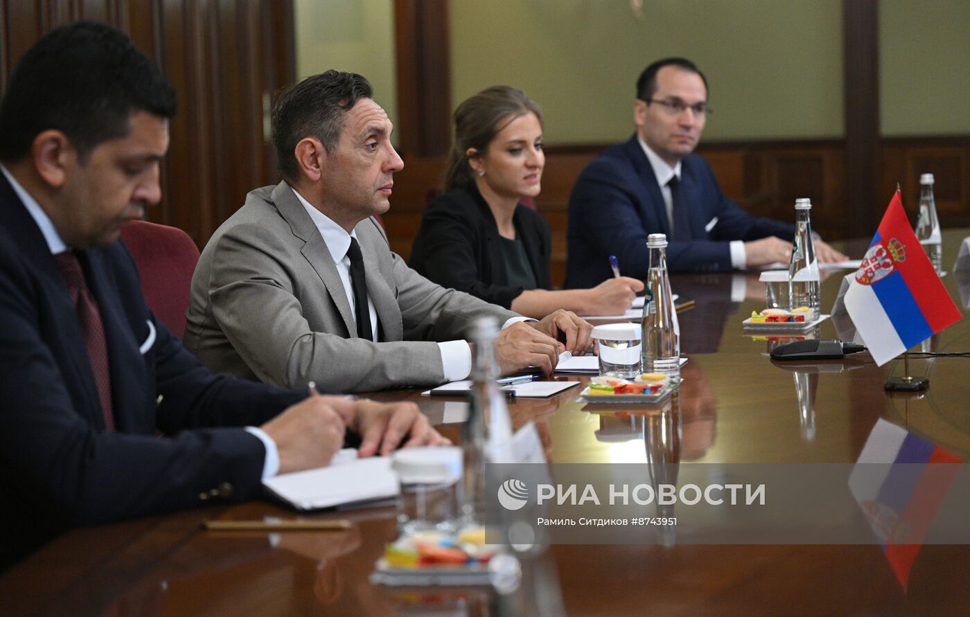 Встреча первого вице-премьера РФ Д. Мантурова и вице-премьера Сербии А. Вулина