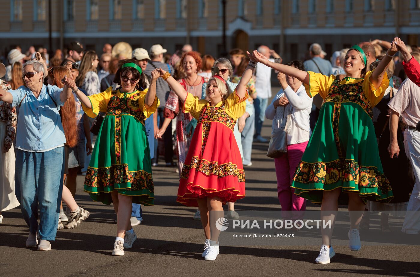 Фестиваль "Хороводы России" в Санкт-Петербурге