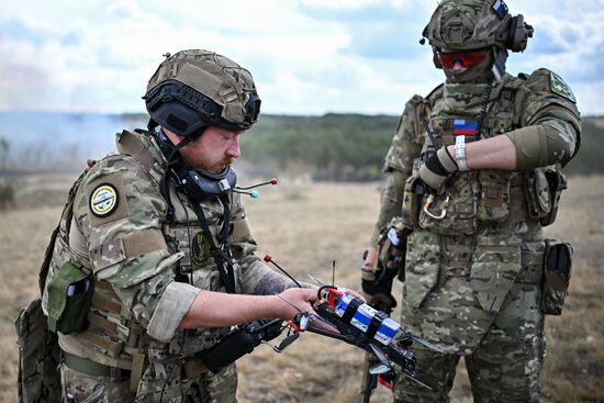 Военнослужащие добровольческого отряда спецназначения "Рысь" группировки "Юг"