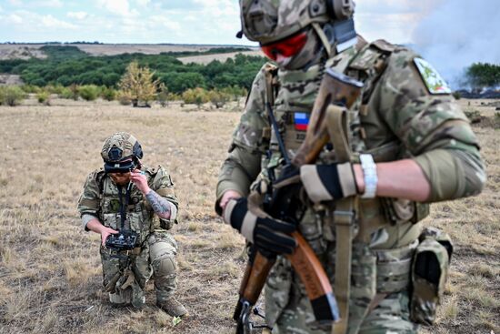 Военнослужащие добровольческого отряда спецназначения "Рысь" группировки "Юг"