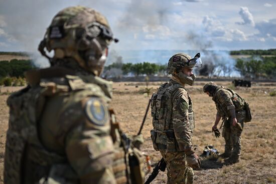 Военнослужащие добровольческого отряда спецназначения "Рысь" группировки "Юг"