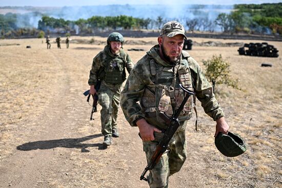 Военнослужащие добровольческого отряда спецназначения "Рысь" группировки "Юг"