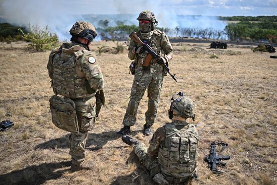 Военнослужащие добровольческого отряда спецназначения "Рысь" группировки "Юг"