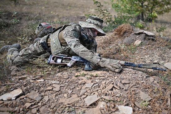 Военнослужащие добровольческого отряда спецназначения "Рысь" группировки "Юг"