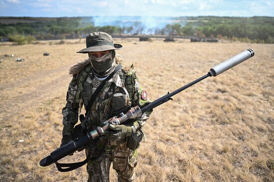 Военнослужащие добровольческого отряда спецназначения "Рысь" группировки "Юг"