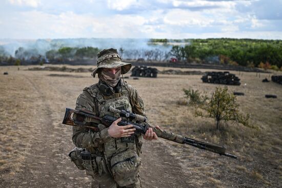 Военнослужащие добровольческого отряда спецназначения "Рысь" группировки "Юг"