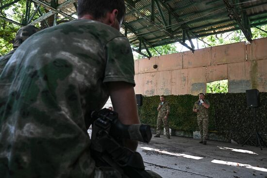 Военнослужащие добровольческого отряда спецназначения "Рысь" группировки "Юг"