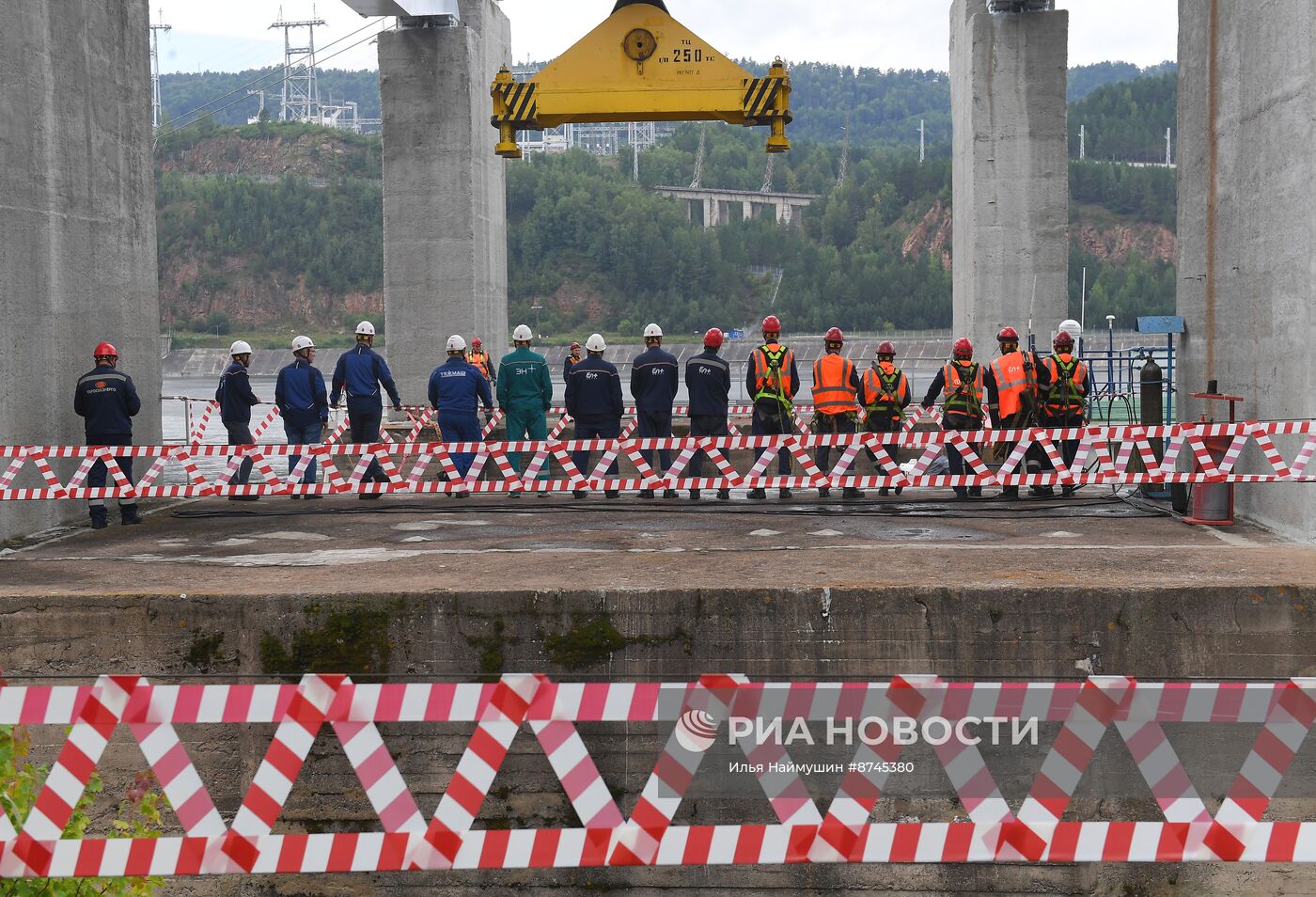 На Красноярскую ГЭС доставили новые рабочие колеса