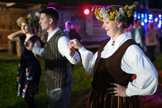 Латышский праздник "Zalumballe" в Омской области