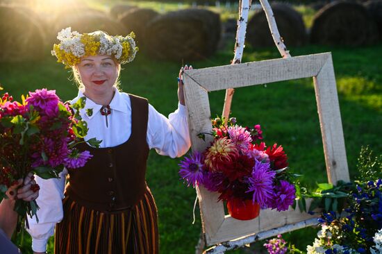 Латышский праздник "Zalumballe" в Омской области