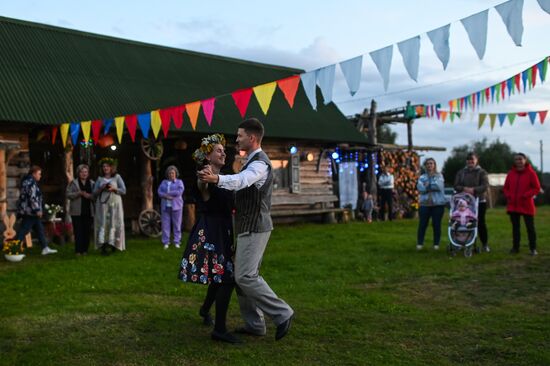 Латышский праздник "Zalumballe" в Омской области