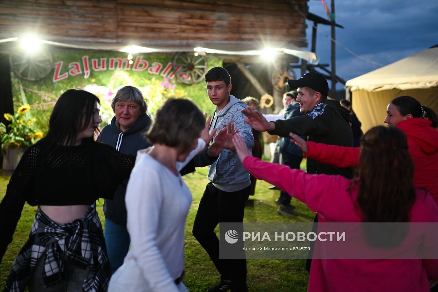 Латышский праздник "Zalumballe" в Омской области