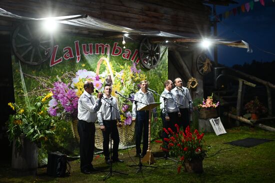 Латышский праздник "Zalumballe" в Омской области