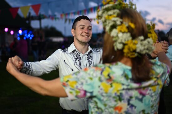 Латышский праздник "Zalumballe" в Омской области