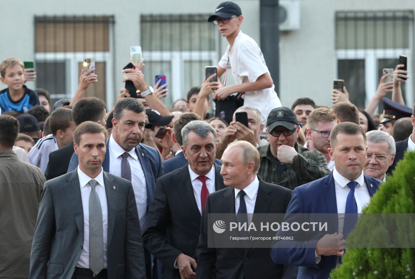 Рабочая поездка президента Владимира Путина в республику Северная Осетия - Алания