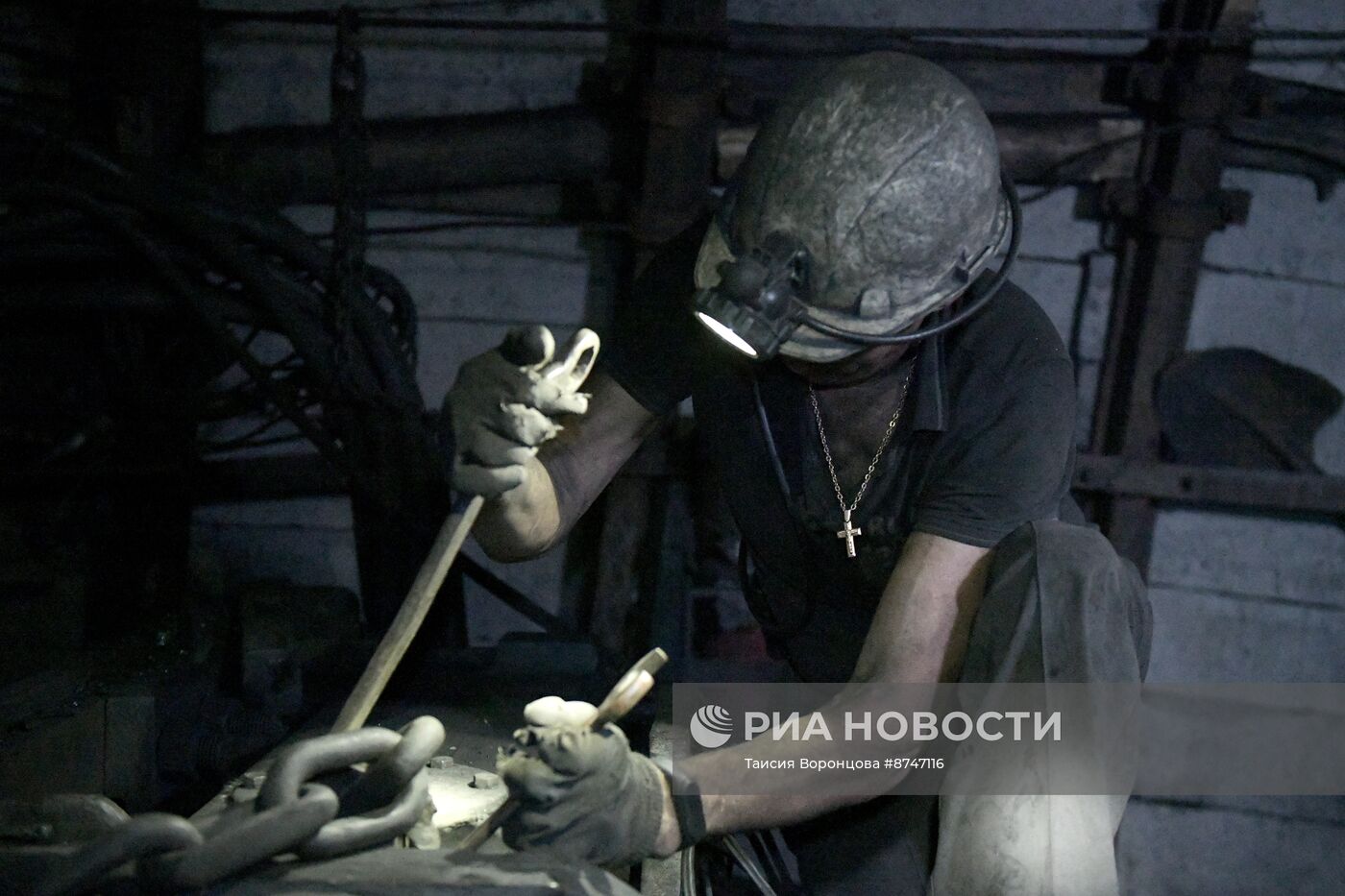 Работа угледобывающей шахты в ДНР