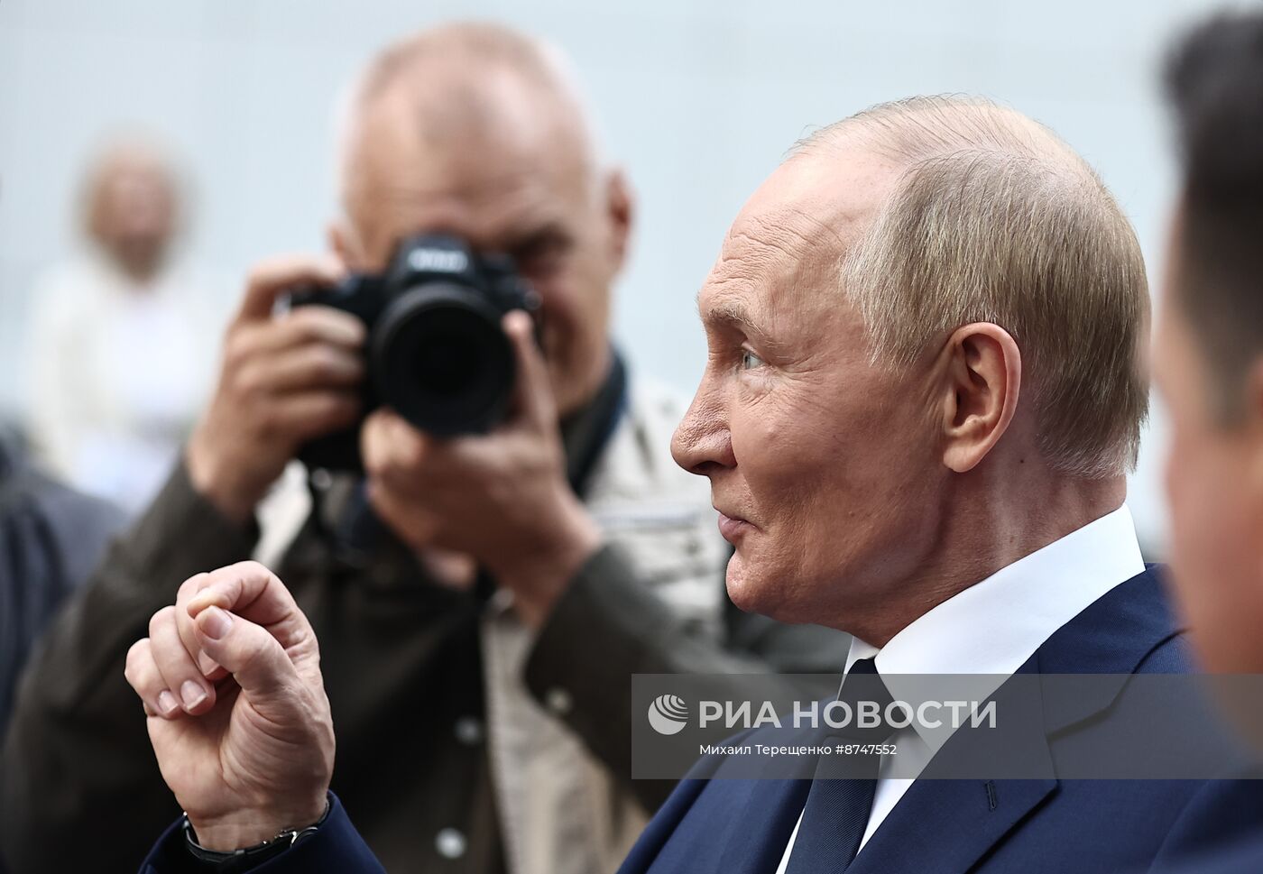 Президент Владимир Путин посетил новый Детский клинический центр им. Л. Рошаля