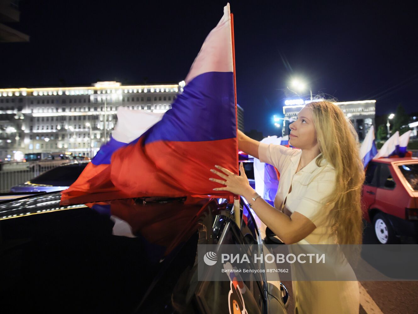 Патриотический автопробег в честь Дня Государственного флага России