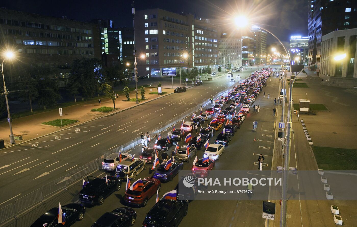 Патриотический автопробег в честь Дня Государственного флага России