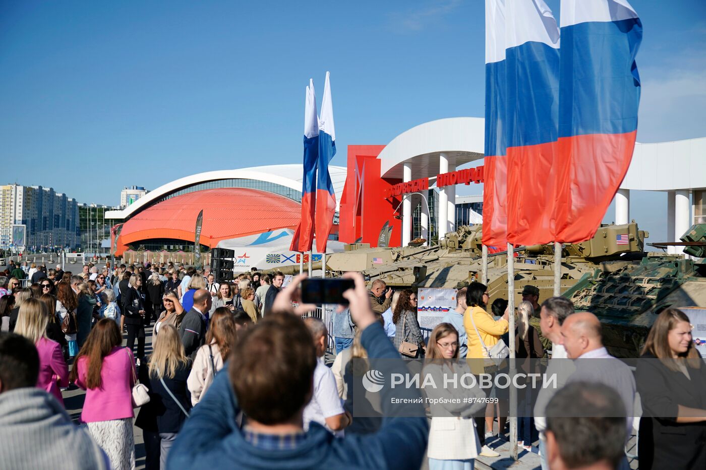 Открытие выставки трофейной техники в Кемерове