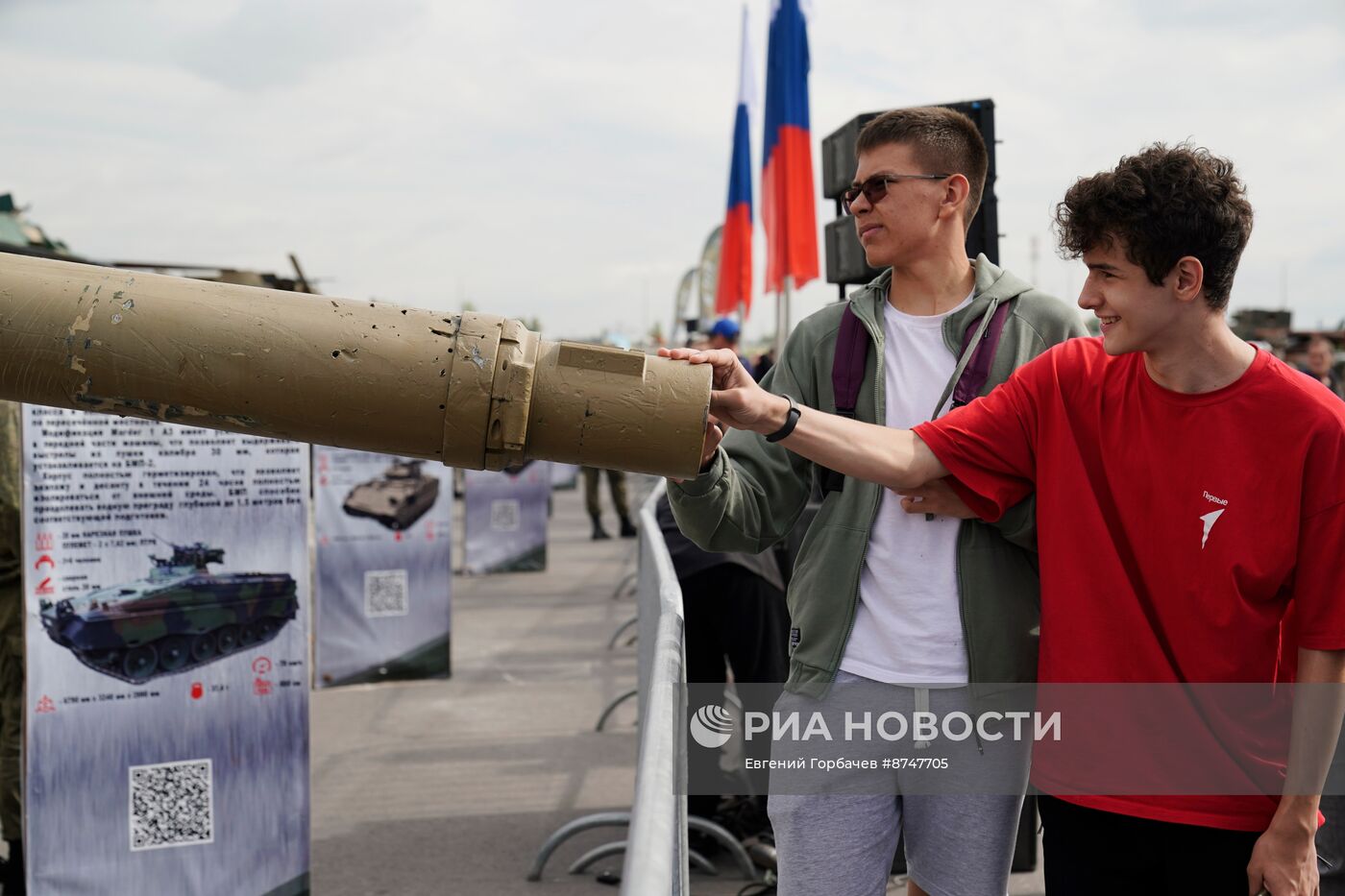 Открытие выставки трофейной техники в Кемерове