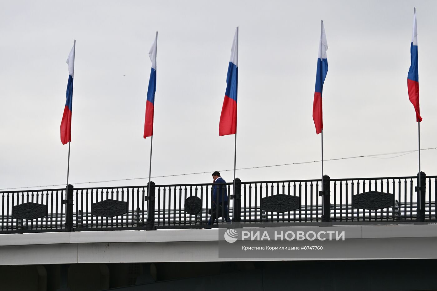 Украшение Москвы ко Дню флага России