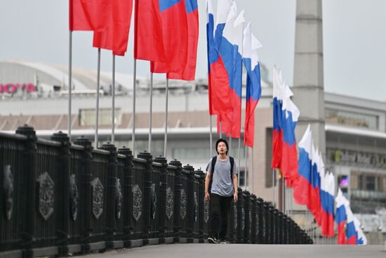 Украшение Москвы ко Дню флага России