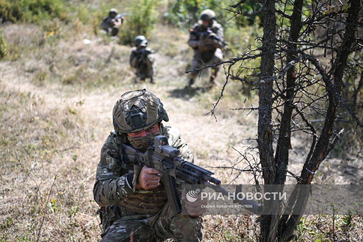 Военнослужащие Южной группировки во время отработки боевого слаживания