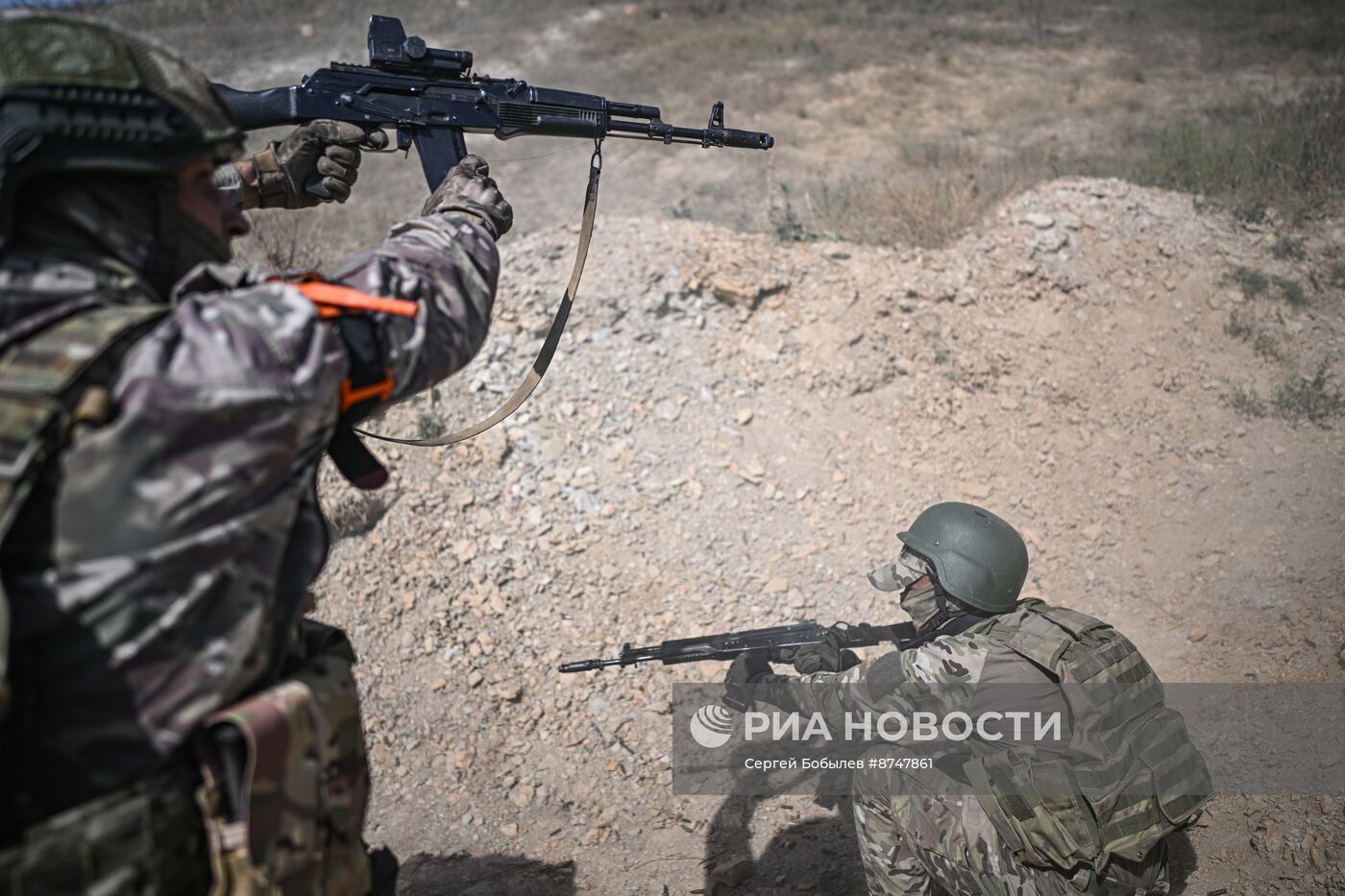 Военнослужащие Южной группировки во время отработки боевого слаживания