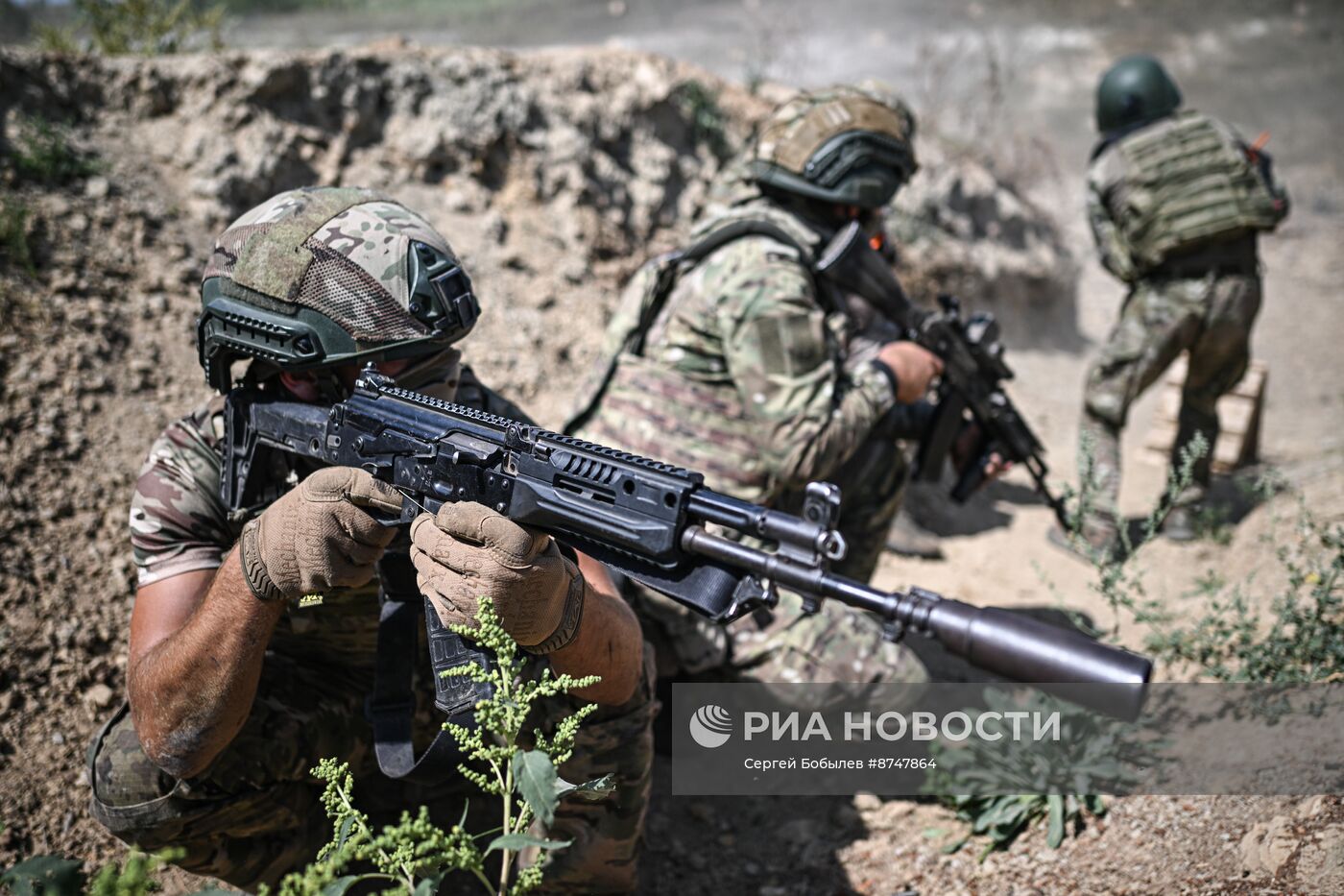 Военнослужащие Южной группировки во время отработки боевого слаживания