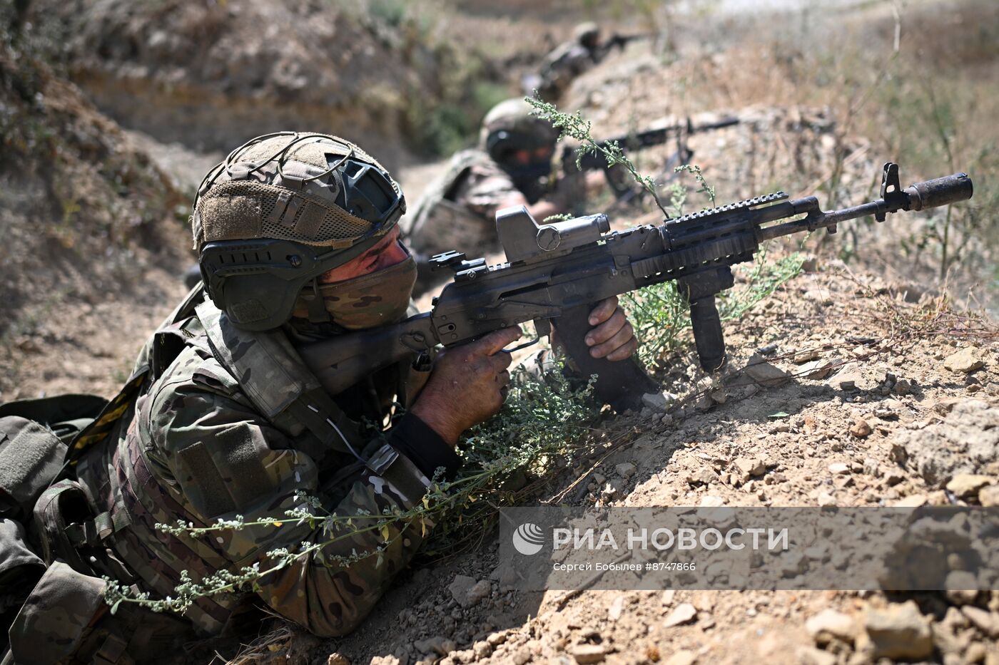 Военнослужащие Южной группировки во время отработки боевого слаживания