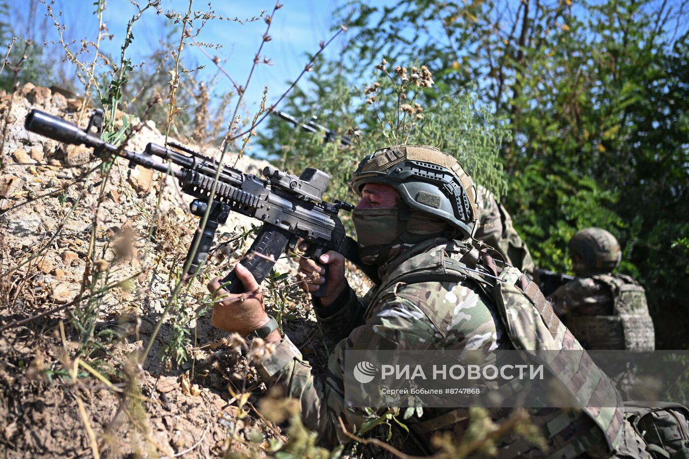 Военнослужащие Южной группировки во время отработки боевого слаживания