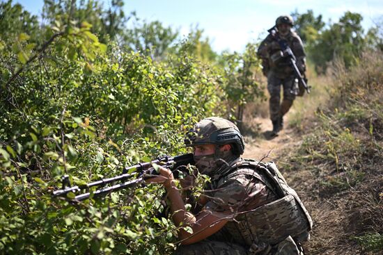 Военнослужащие Южной группировки во время отработки боевого слаживания