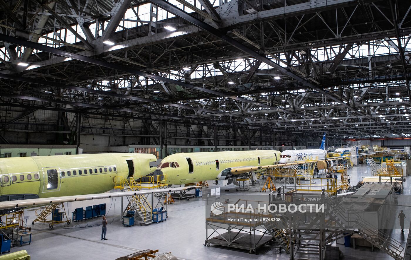 Сборка фюзеляжей самолета МС-21 на Иркутском авиационном заводе