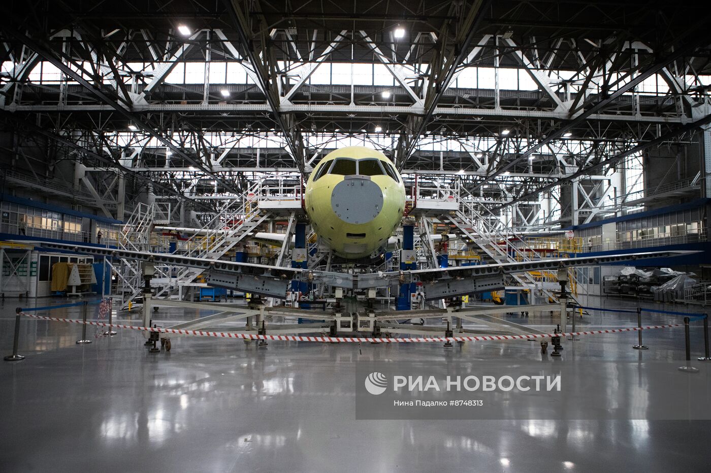 Сборка фюзеляжей самолета МС-21 на Иркутском авиационном заводе