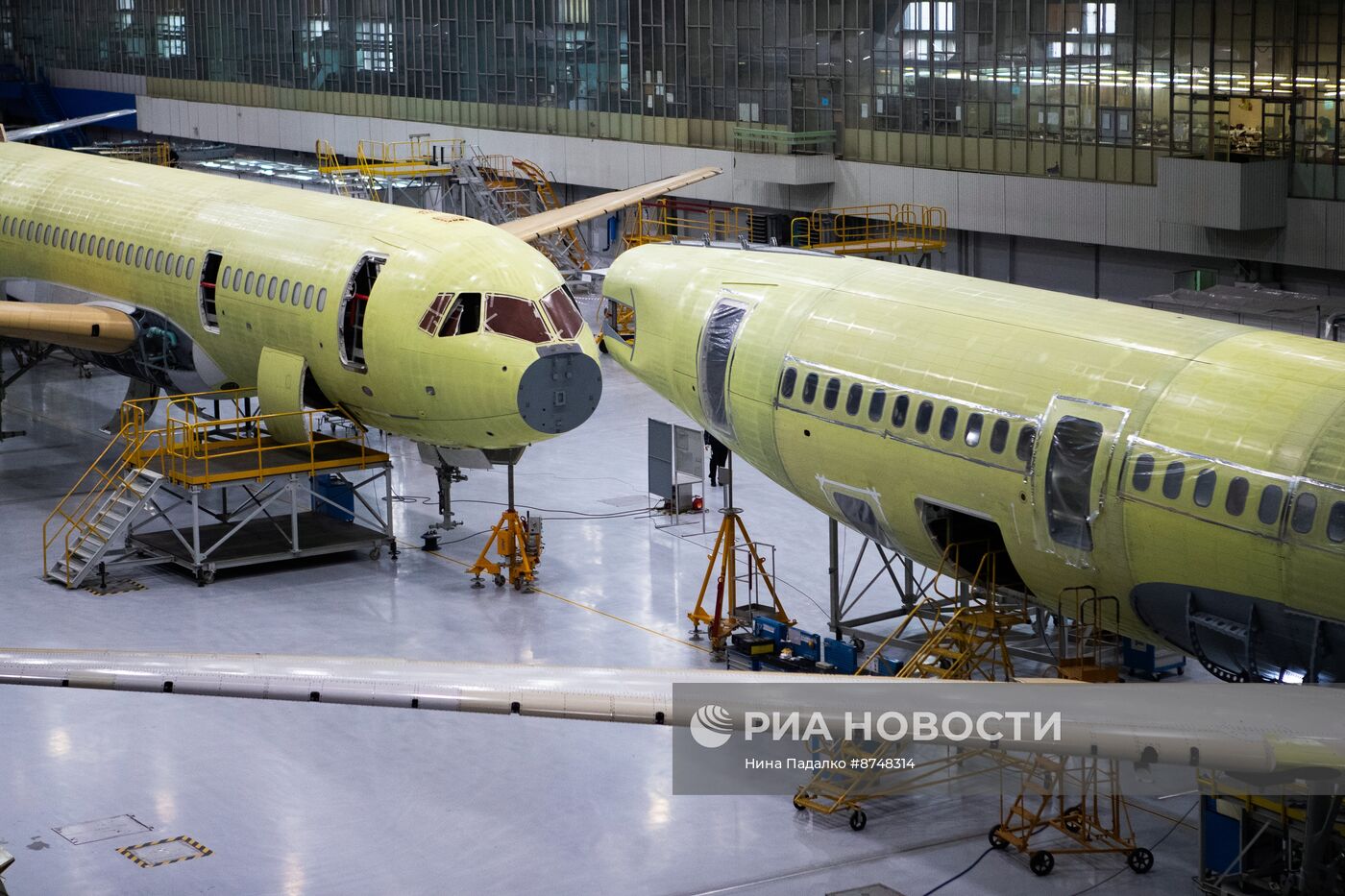 Сборка фюзеляжей самолета МС-21 на Иркутском авиационном заводе