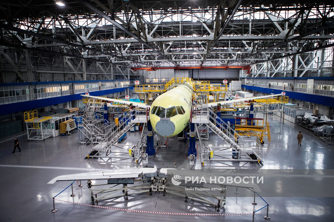 Сборка фюзеляжей самолета МС-21 на Иркутском авиационном заводе