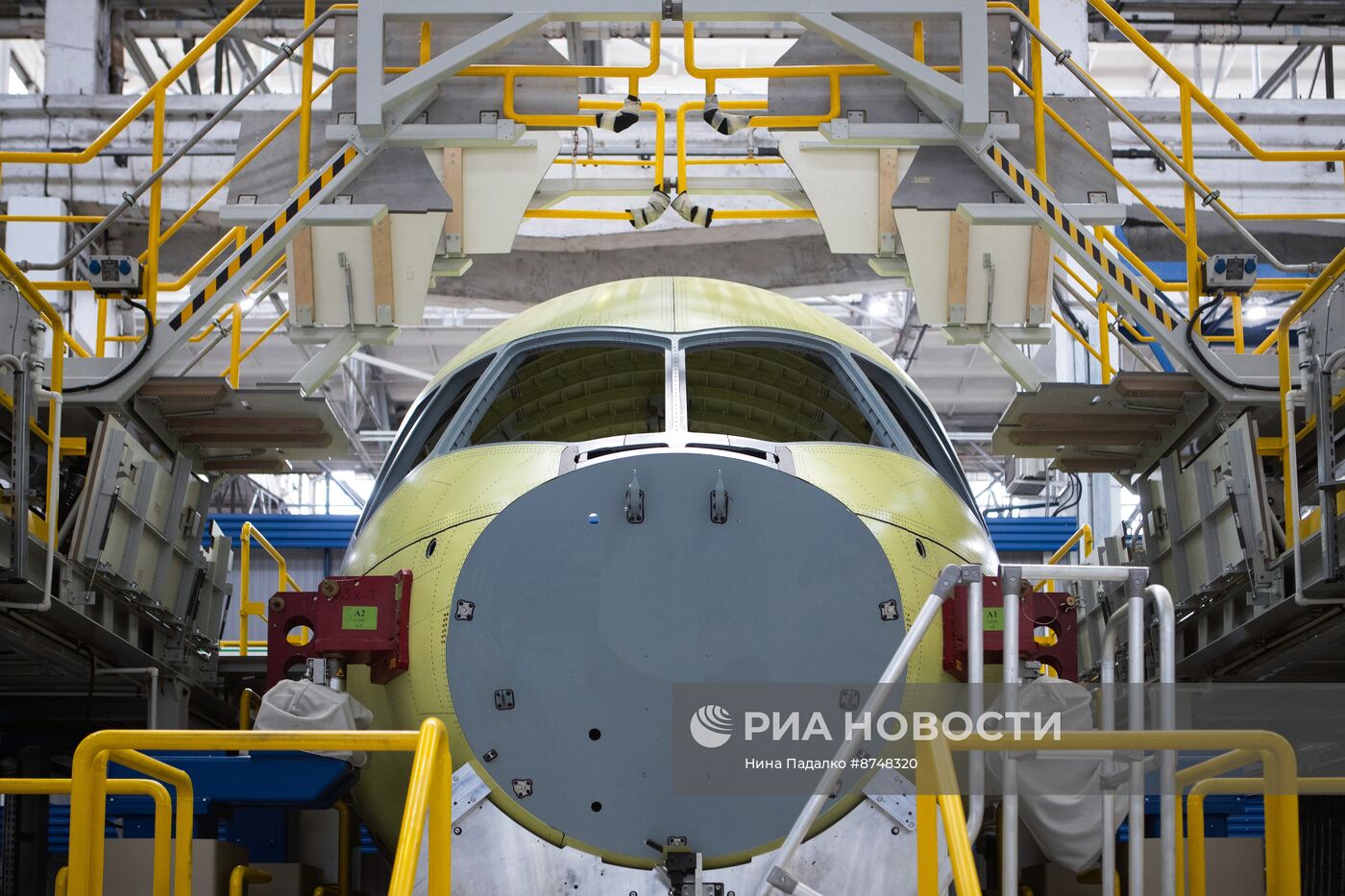 Сборка фюзеляжей самолета МС-21 на Иркутском авиационном заводе