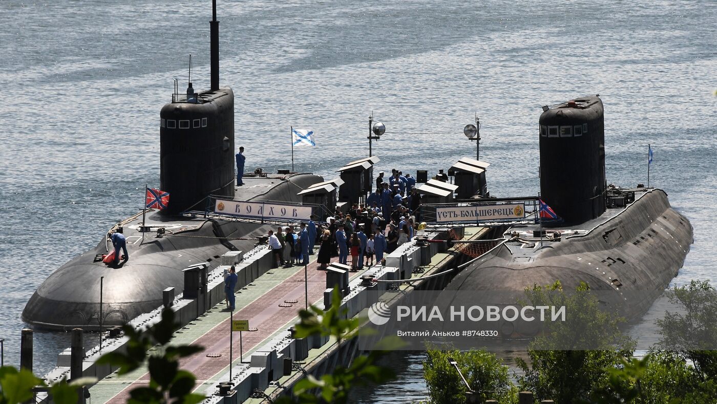 Встреча подводной лодки "Волхов" во Владивостоке 