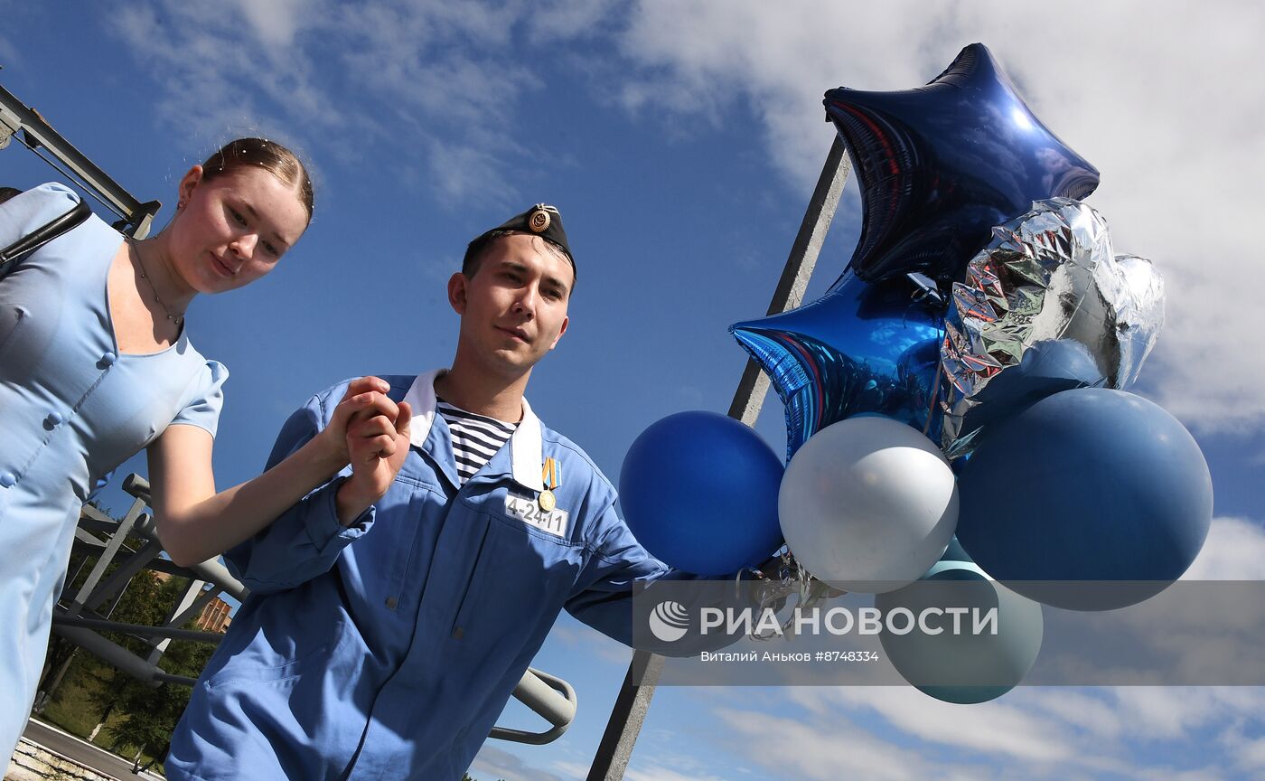 Встреча подводной лодки "Волхов" во Владивостоке 