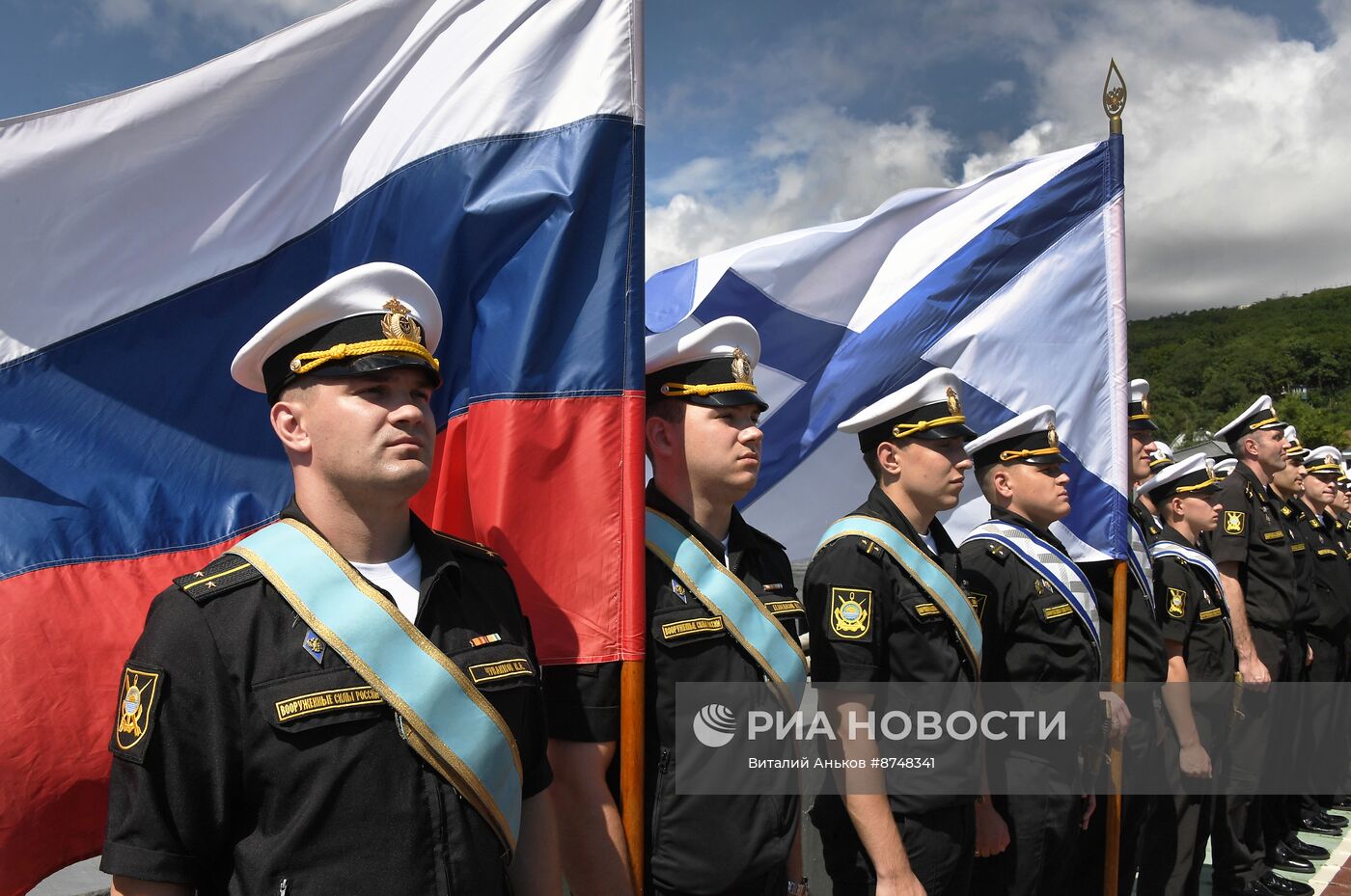 Встреча подводной лодки "Волхов" во Владивостоке 