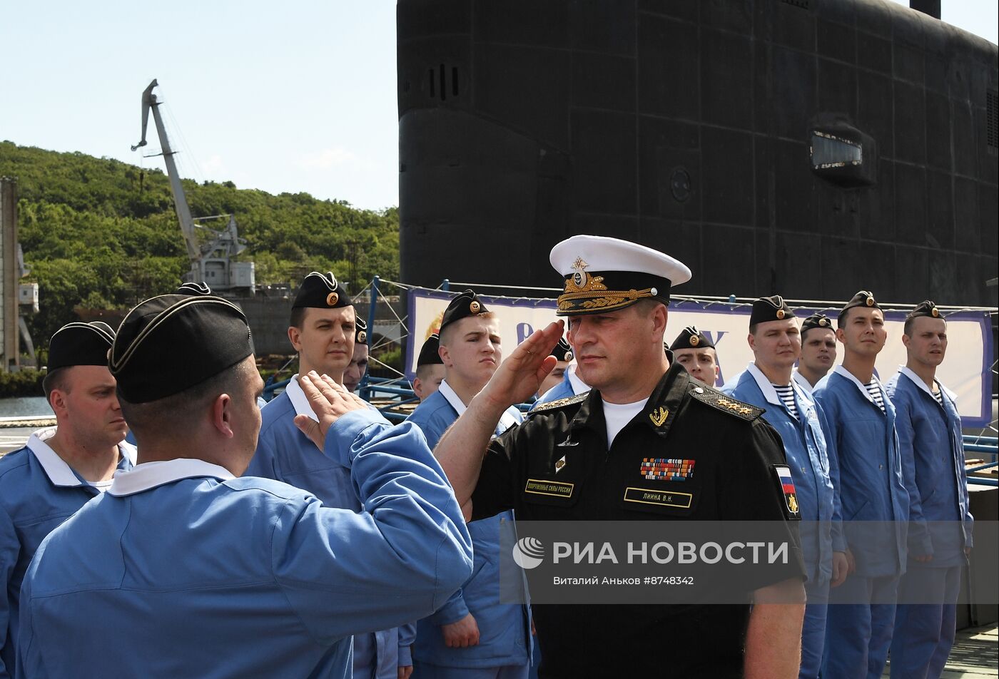 Встреча подводной лодки "Волхов" во Владивостоке 