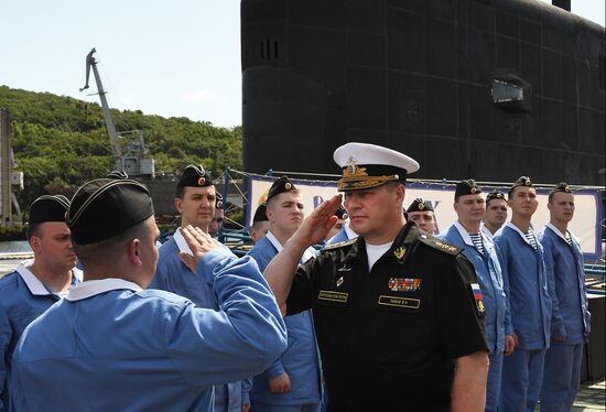 Встреча подводной лодки "Волхов" во Владивостоке 