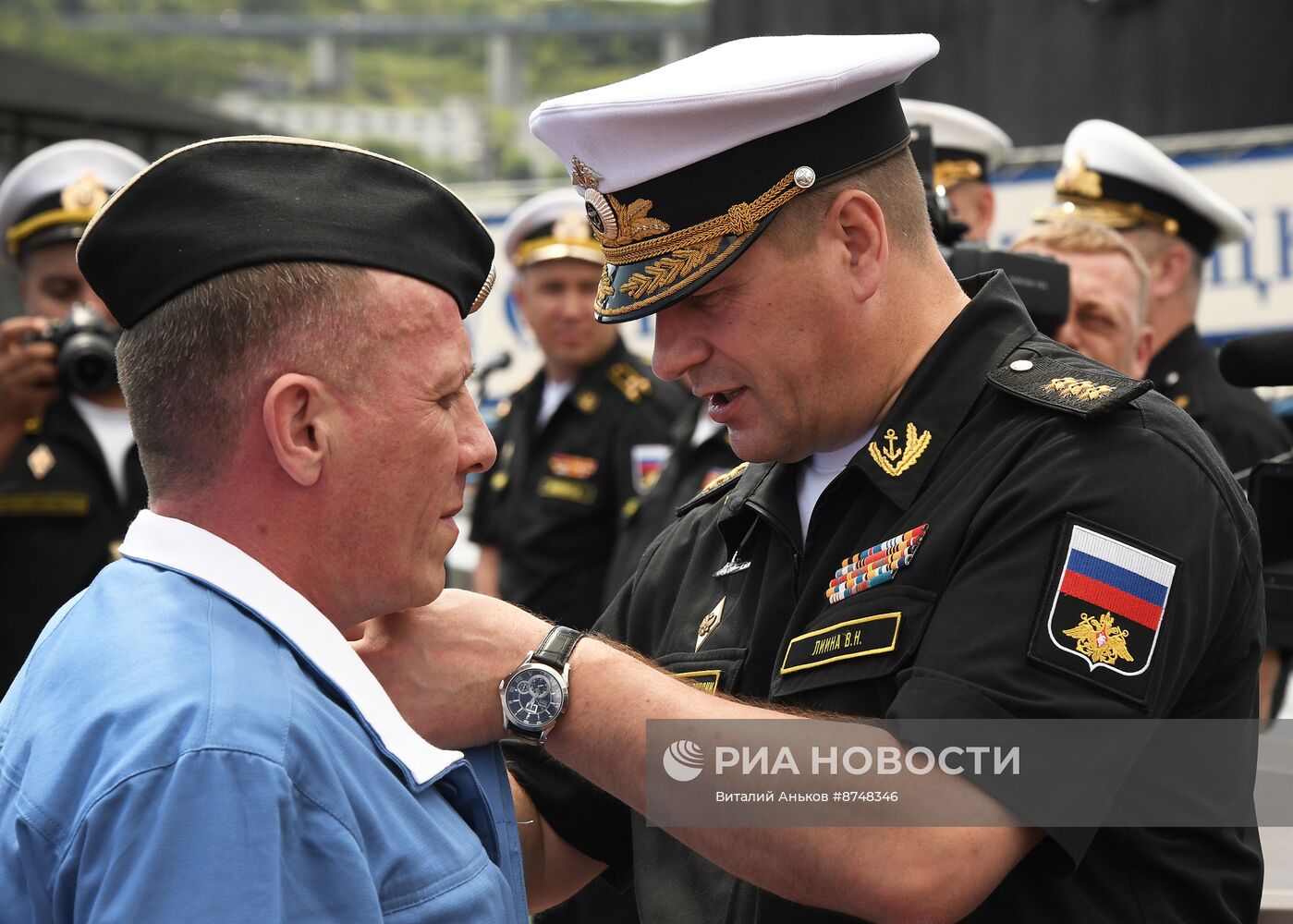 Встреча подводной лодки "Волхов" во Владивостоке 