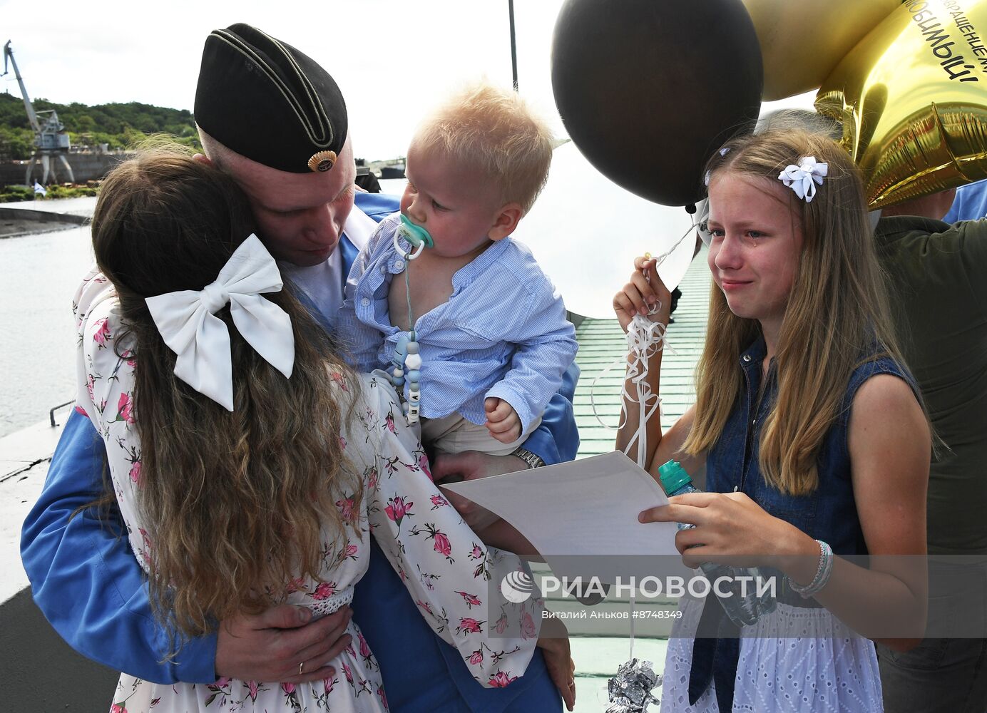 Встреча подводной лодки "Волхов" во Владивостоке 