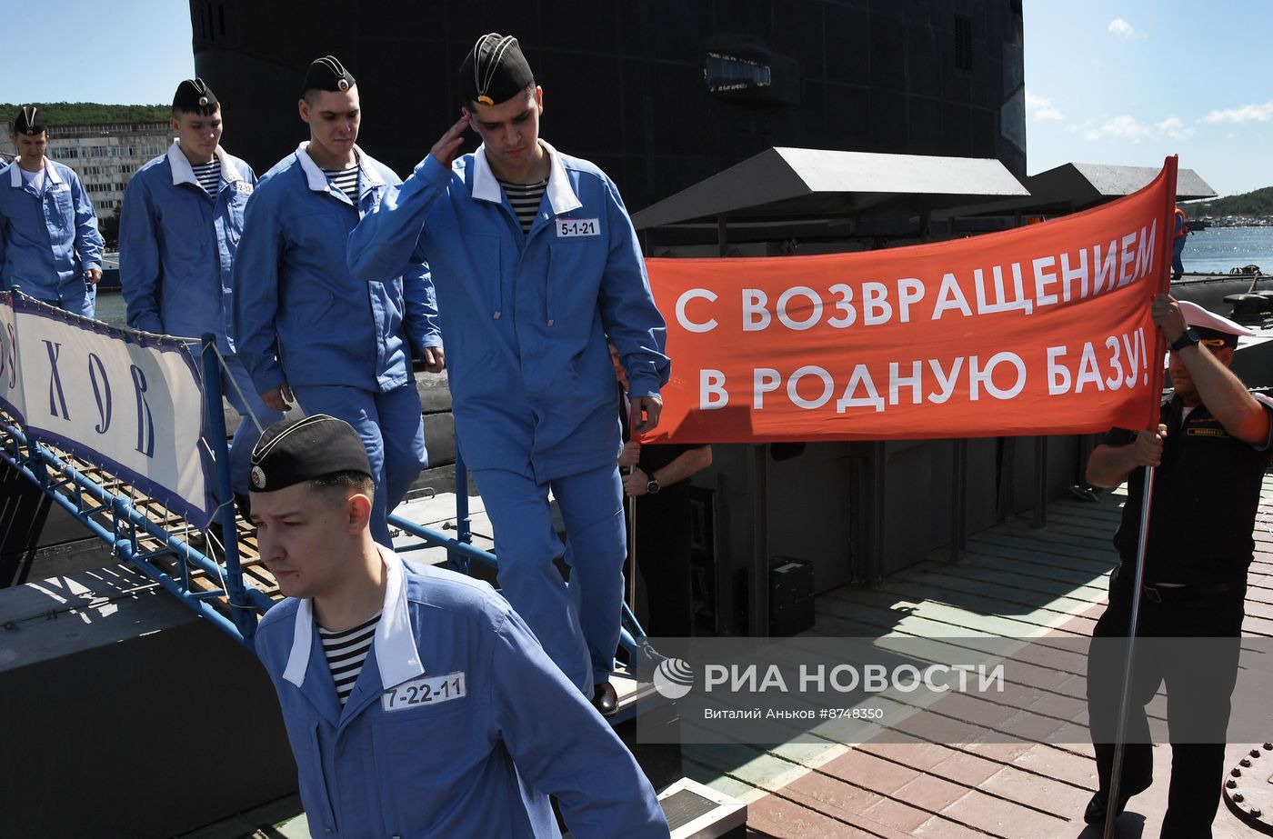 Встреча подводной лодки "Волхов" во Владивостоке