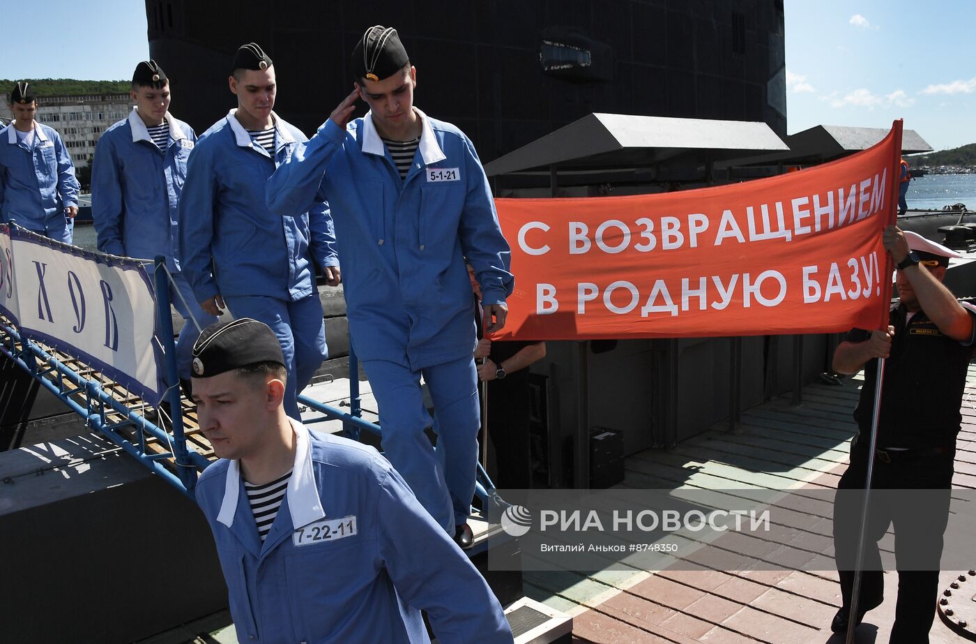 Встреча подводной лодки "Волхов" во Владивостоке 